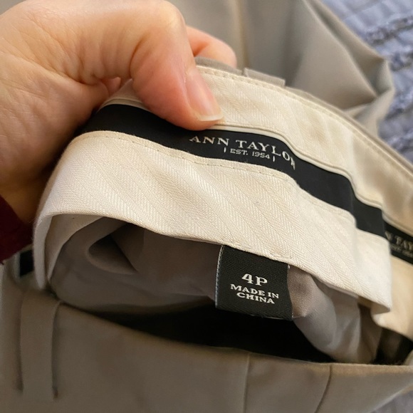 Ann Taylor pant suit matching set in season-less light color - Picture 4 of 6